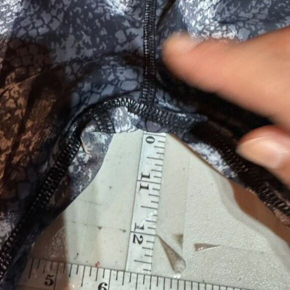 NWT Peach Reversible Capri Crop pants Black Viper Snake Print XL MSRP 79$ - Picture 8 of 10